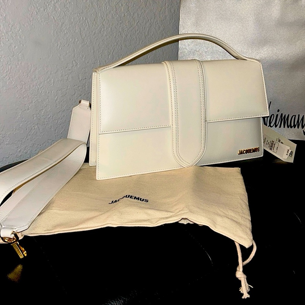 Brand new Jacquemus purse

From: Neiman Marcus
Color: White 
Authentic